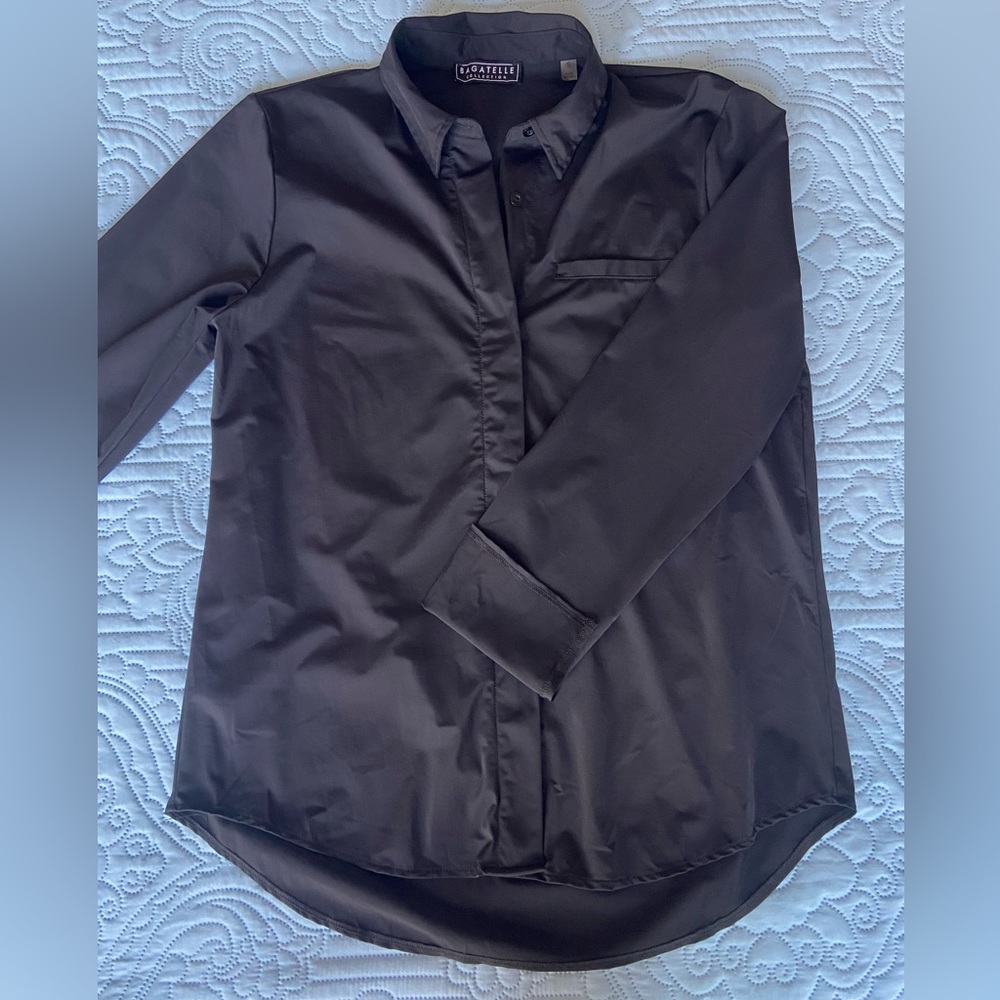 Bagatelle Collection Classic Women’s Silky Black Button Up